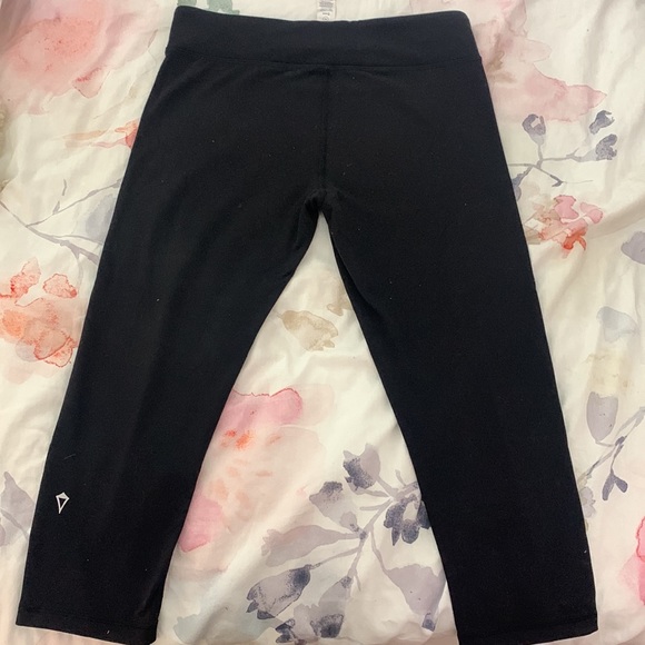 Lululemon Ivivva Girls 3/4 Leggings - Picture 2 of 4